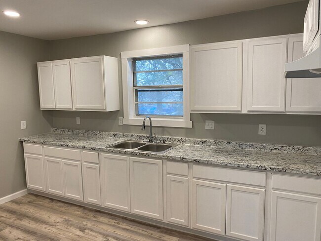 Building Photo - 1/2 off First Month's Rent plus $50 Amazon...
