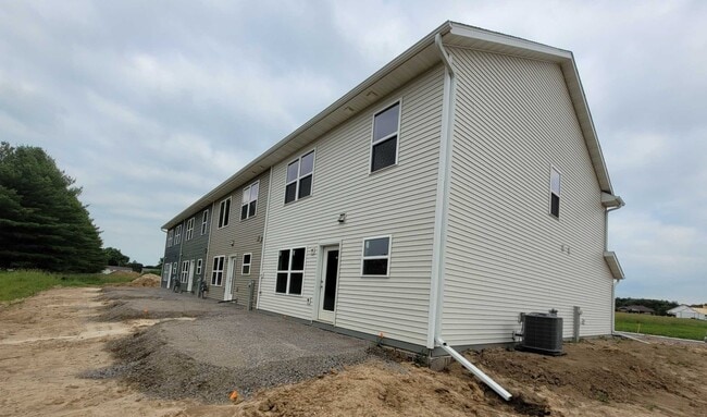 Building Photo - 1610 Eastside Cir