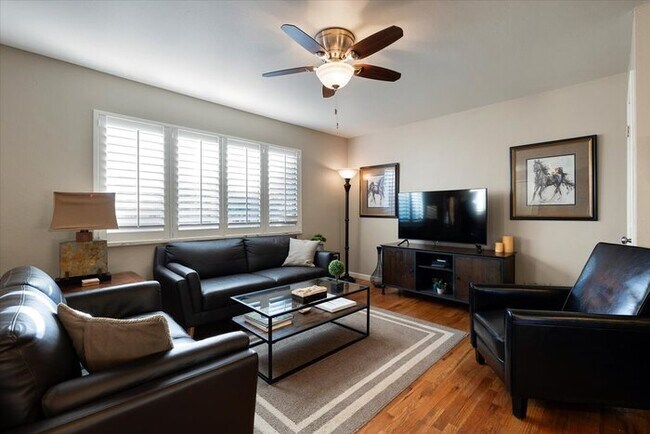 Foto del edificio - 4618 Misty Dr