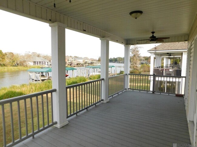 Foto del edificio - 11182 River Highlands Dr