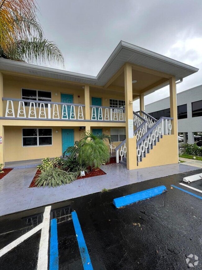 Building Photo - 416 W Boynton Beach Blvd