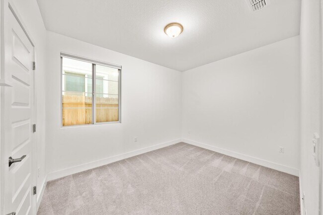 Foto del edificio - 10523 Tenor Way