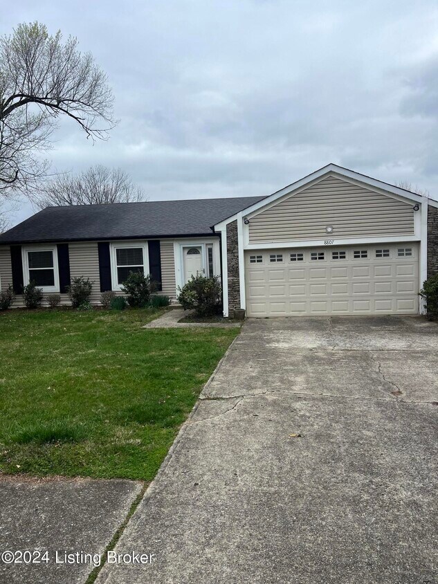 Foto principal - 8807 Wooded Glen Rd