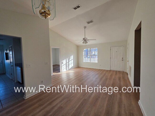 Foto del edificio - Awesome 3 bd/ 2 bath home / Ranch Home / No Steps / Upgrades Galore / Great Location