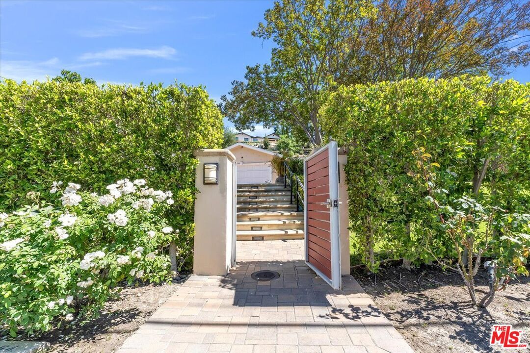 Foto principal - 23264 Calvert St