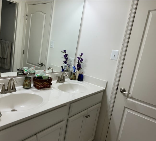 Building Photo - 9210 Deer Village Dr