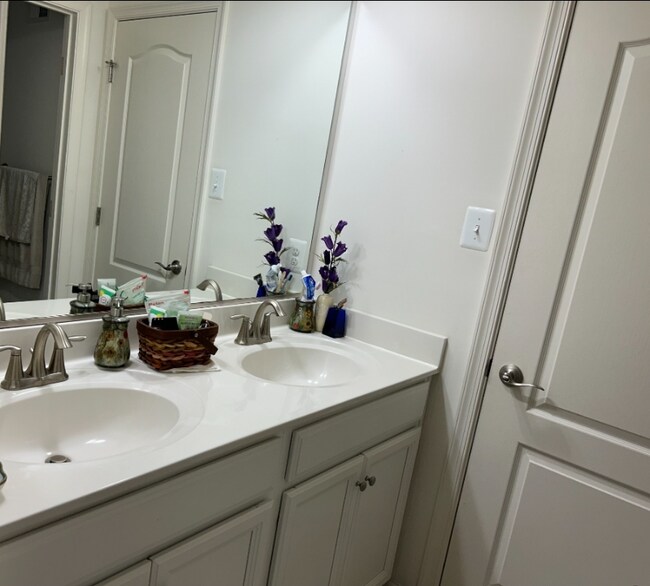 Foto del edificio - 9210 Deer Village Dr