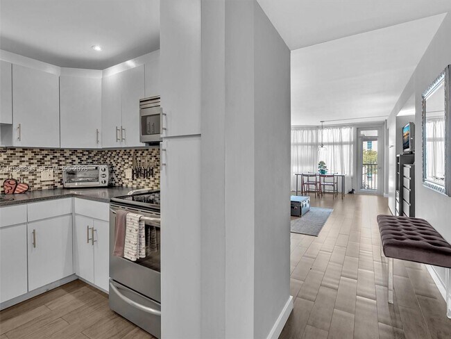 Foto del edificio - 3375 N Country Club Dr