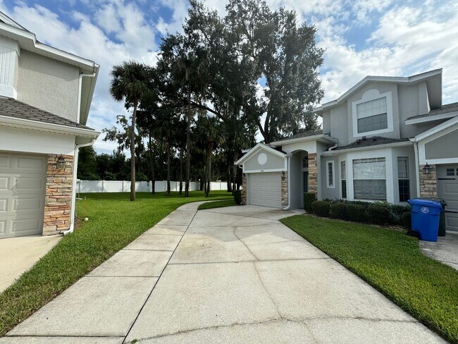 Foto del edificio - Available for move-in October 17th! RECENT...