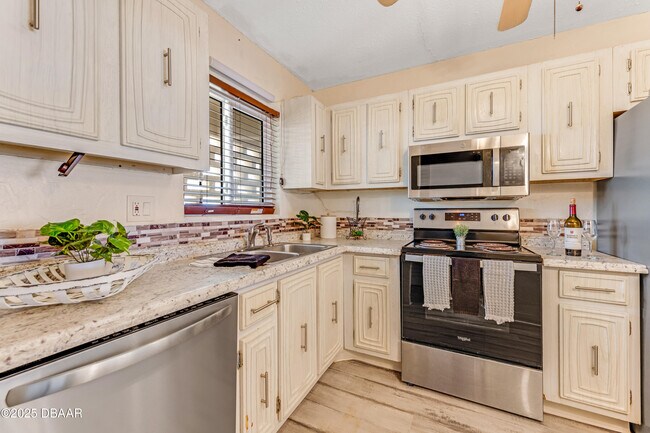 Building Photo - 2711 N Halifax Ave