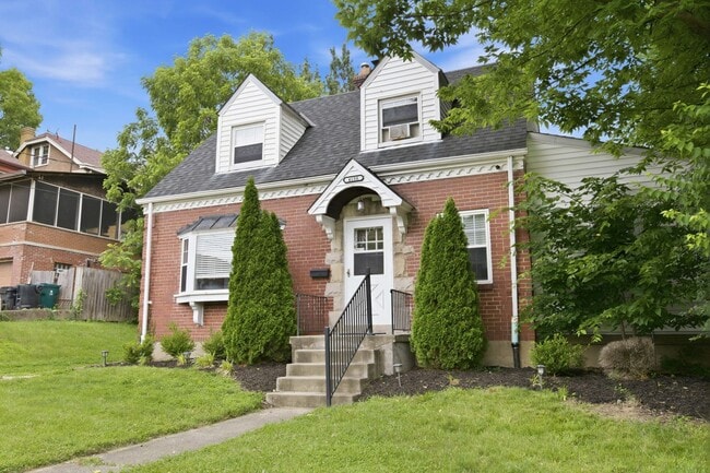 Photo - 4158 St Lawrence Ave. House