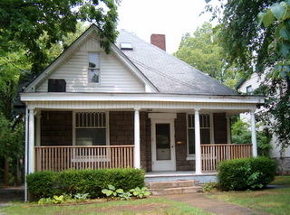 Building Photo - Within Walking Distance to Campus!