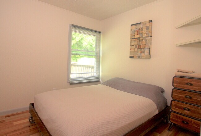 Foto del edificio - 5377 Bates Rd