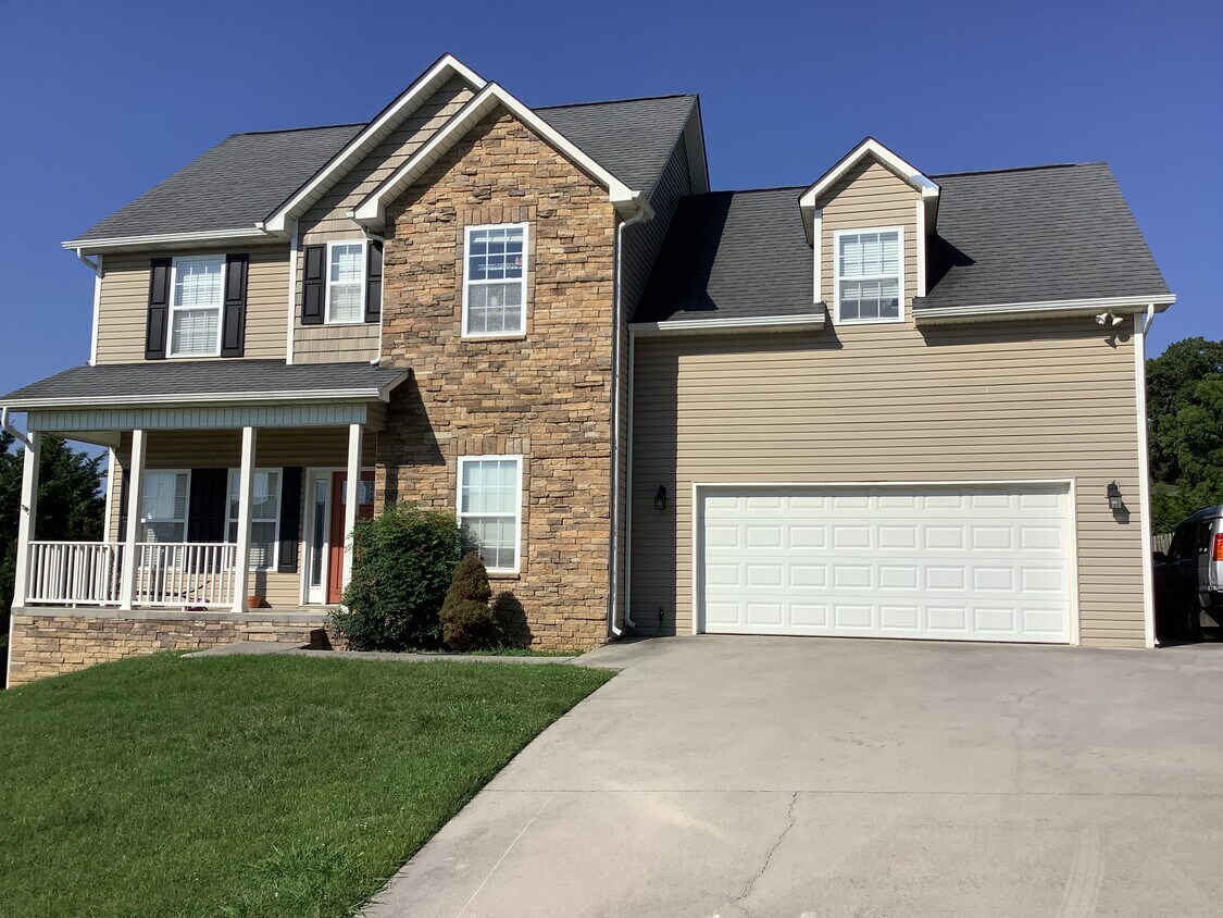 Foto principal - 2115 Country Brook Lane