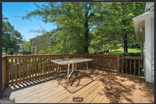 Building Photo - 3075 Glen Knolls Ct