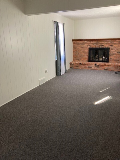 Large lower bedroom or office - 3822 Durham Rd