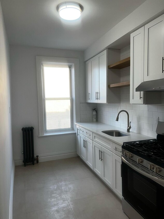 Primary Photo - 157 E 32nd St