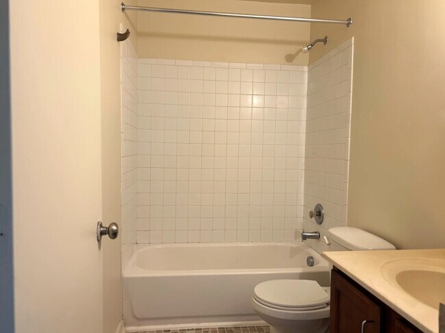 Foto del edificio - James E. Leonard Apartments