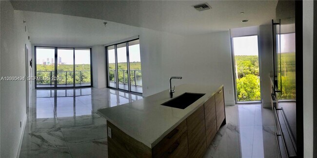 Foto del edificio - 16385 Biscayne Blvd