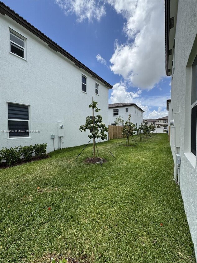 Building Photo - 2856 SE 26th Ter