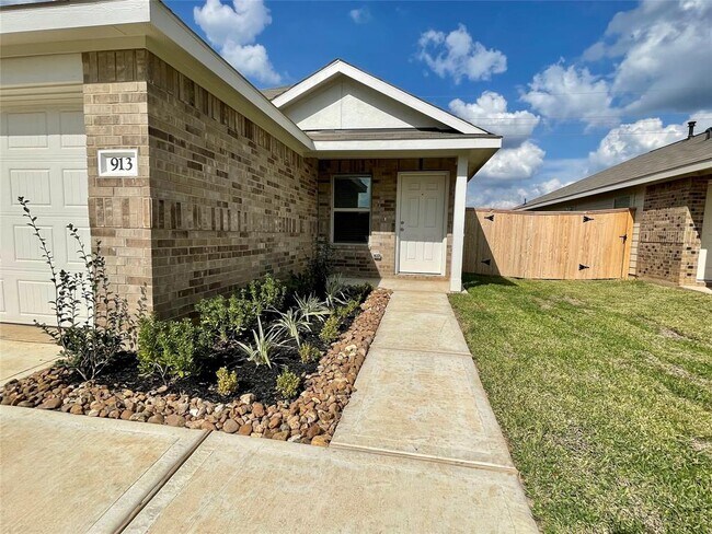 Building Photo - 913 Gentle Moss Dr