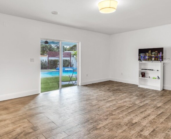 Foto del edificio - 1040 N Royal Poinciana Blvd