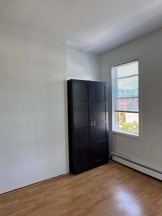 Foto del edificio - 630 Grand St