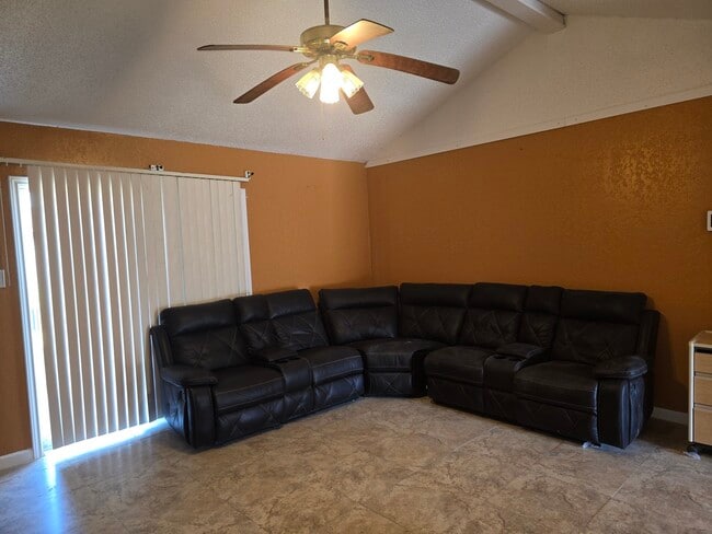 Building Photo - 7218 Oriole St