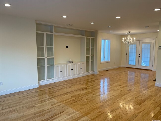 Building Photo - 17 Wood Ln