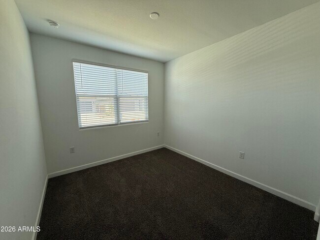 Foto del edificio - 2474 W Sable Ave