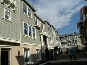 Building Photo - 1800 Oak St