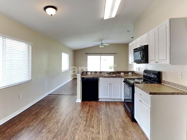 Foto del edificio - 27826 Breakers Dr