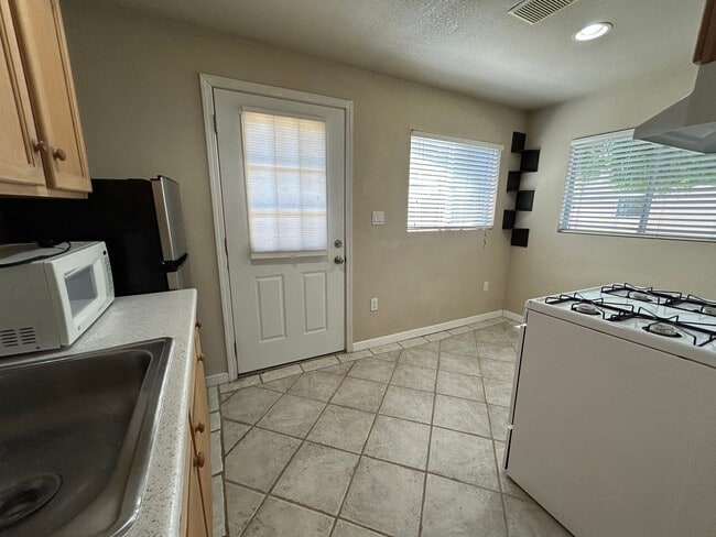 Foto del edificio - 1bed/1bath Available Now!