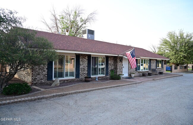 Foto del edificio - 10725 W Burt Rd