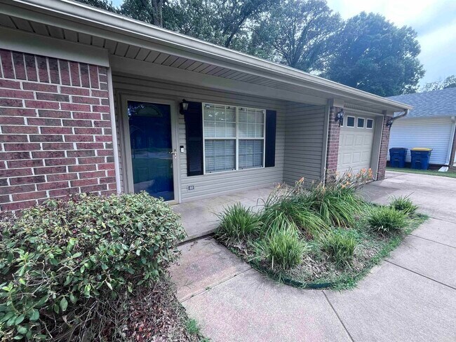 Foto del edificio - 33 Shaded Oaks Dr
