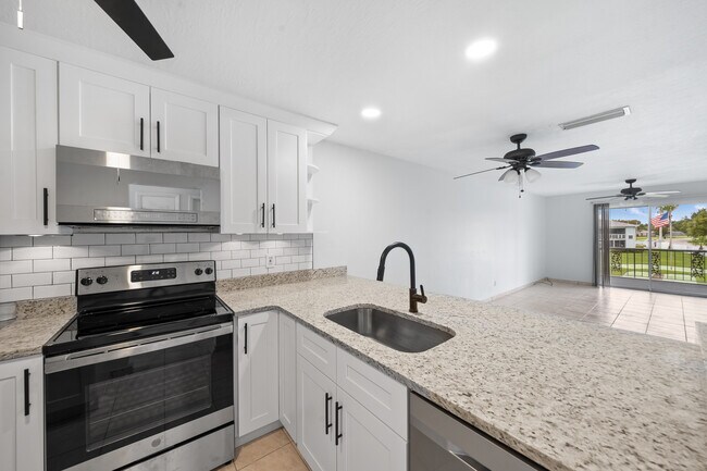 Building Photo - 1005 Knox McRae Dr