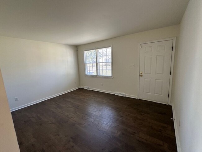 Foto del edificio - 5401 Bellmeadows Rd