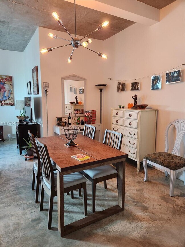 Building Photo - 234 NE 3rd St