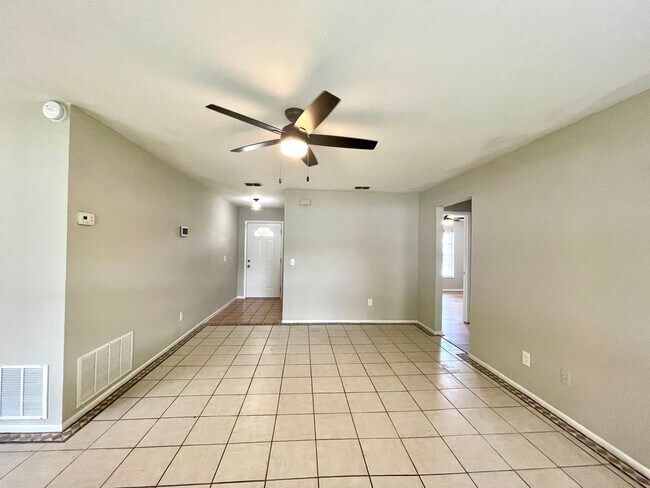 Building Photo - Cute 2/2 Home in SouthEast Orlando by Rio ...