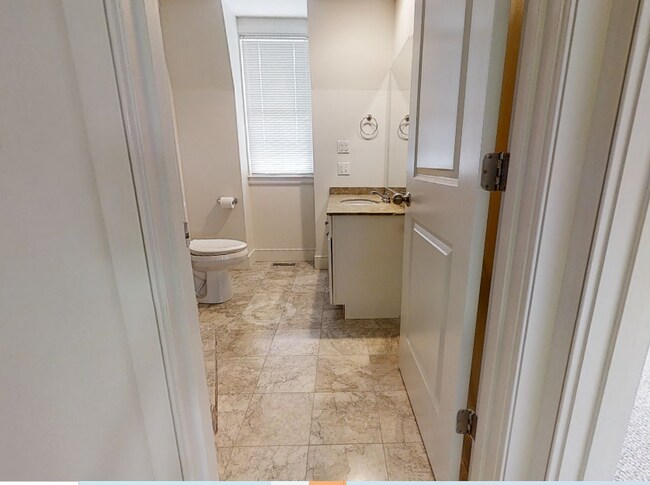 Building Photo - 105 2nd St