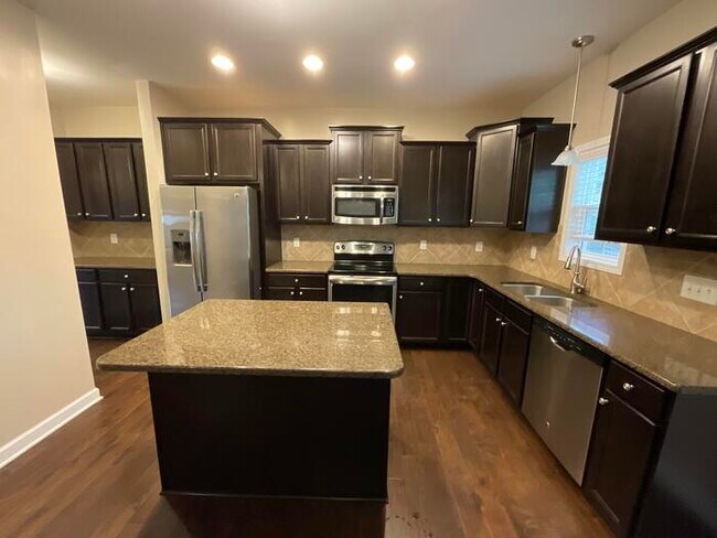 Building Photo - 2505 Clear Pines Ct