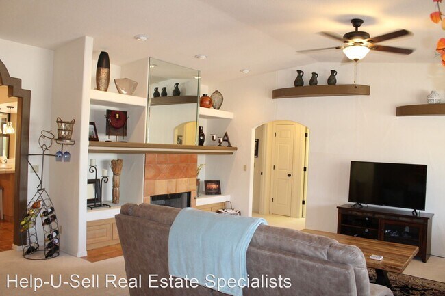 Building Photo - 3 br, 2 bath House - 2680 Edgewood Dr