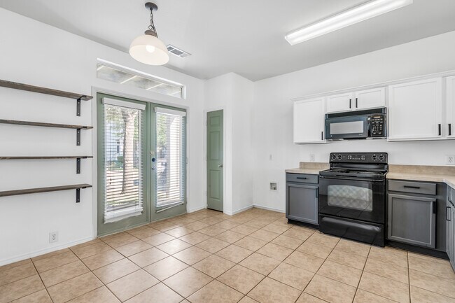 Foto del edificio - 10737 Traymore Dr