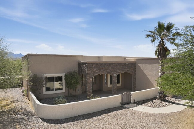 Building Photo - Santa Fe Beauty on Cul de Sac