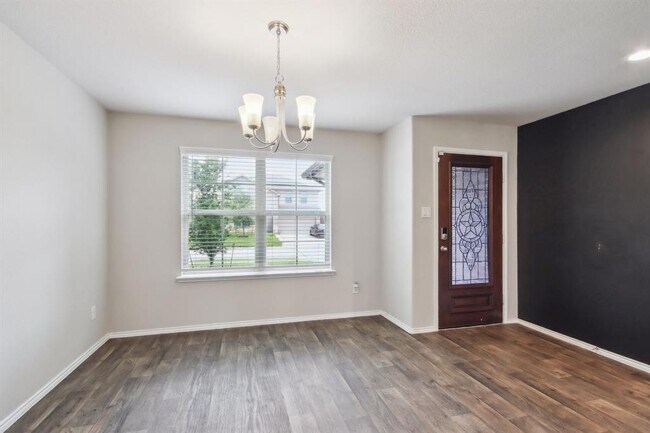 Foto del edificio - 8414 Aster Gln Wy