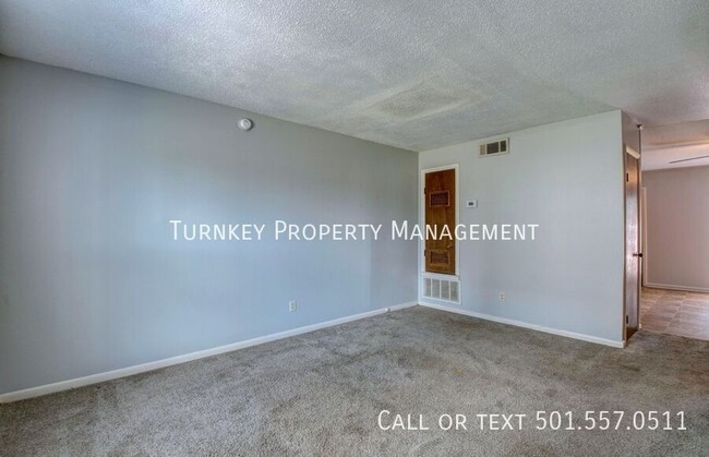 Building Photo - 1821 Sanford Dr