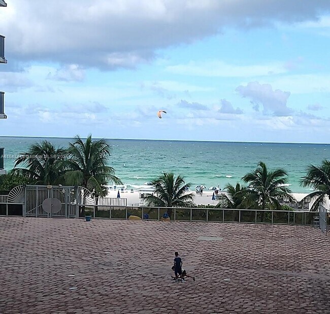 Foto del edificio - 6039 Collins Ave