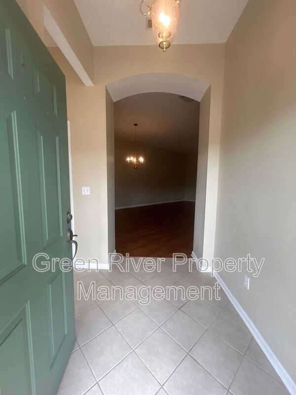 Foto del edificio - 2120-D Stone Creek Dr.