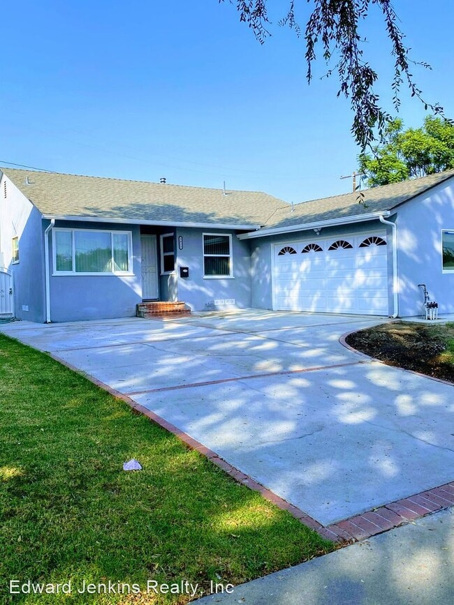 Building Photo - 3 br, 1 bath House - 3925 w. 149th Street