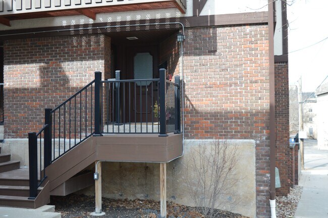 Foto del edificio - 328 N Allen St